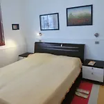 Cozy Flat In With Swimming Pools Бібіоне