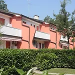 Апартаменти Cozy Flat In With Swimming Pools Бібіоне