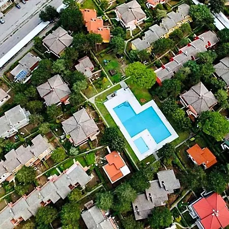 Cozy Flat In With Swimming Pools アパート